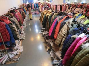 尾貨批發與品牌女裝加盟 服裝零售市場的雙贏之道