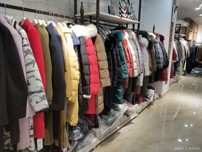 合肥服裝零售新模式 折扣力度驚人，你不去逛逛就虧了
